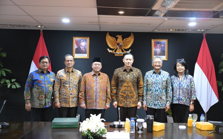 Foto bersama usai rapat koordinasi kementerian teknis yang digelar di Kantor Koordinator Kementerian Infrastruktur dan Pembangunan Kewilayahan (IPK), Jakarta, 8/1/2025.