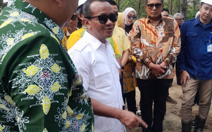 Menteri ESDM Bahlil Lahadalia mengunjungi sumur minyak tua 204 di Desa Ledok Kecamatan Sambong bersama Kepala SKK Migas dan Forkopimda Blora dan pihak terkait