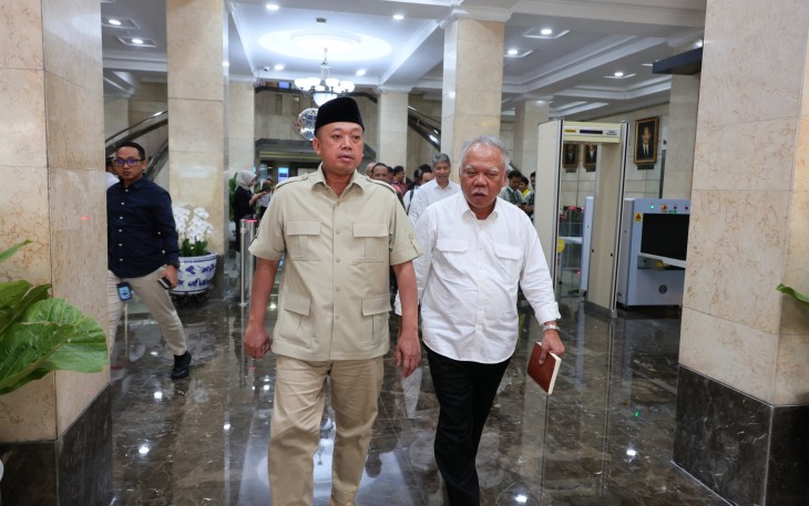 Menteri Nusron saat menerima kunjungan dari Kepala Otorita Ibu Kota Nusantara (OIKN), Basuki Hadimuljono pada Selasa (31/12/2024) di Kementerian ATR/BPN, Jakarta. 