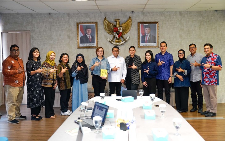 Menteri Ekonomi Kreatif/Kepala Badan Ekonomi Kreatif (Menekraf/Kabekraf), Teuku Riefky Harsya, menerima audiensi dari Indonesian Contemporary Art And Design (ICAD) di Gedung Film Pesona Indonesia, Jakarta untuk membahas kolaborasi dalam ICAD 2025 yang akan diadakan pada Oktober 2025