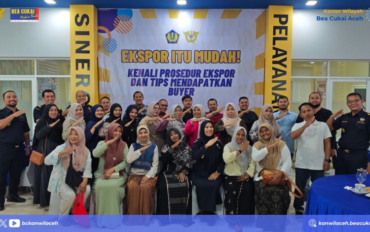 Foto bersama usai acara