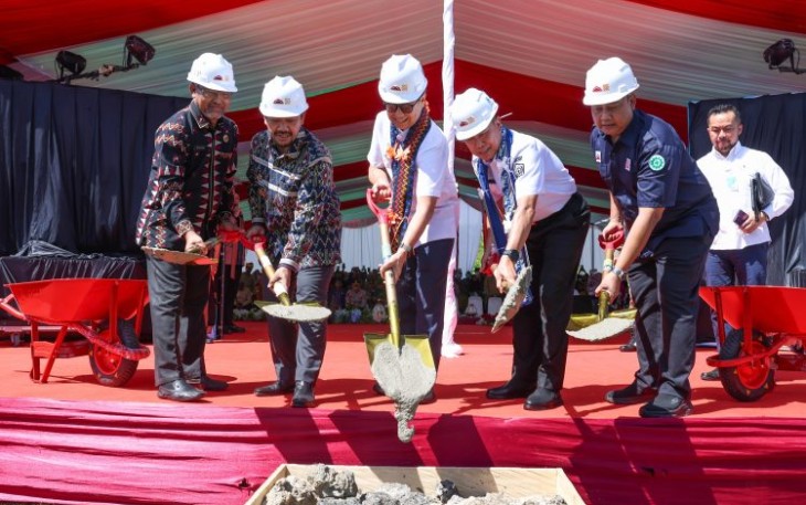 Groundbreaking pembangunan RSUD Kabupaten Buton Tengah, Sulawesi Tenggara, Jumat (25). 