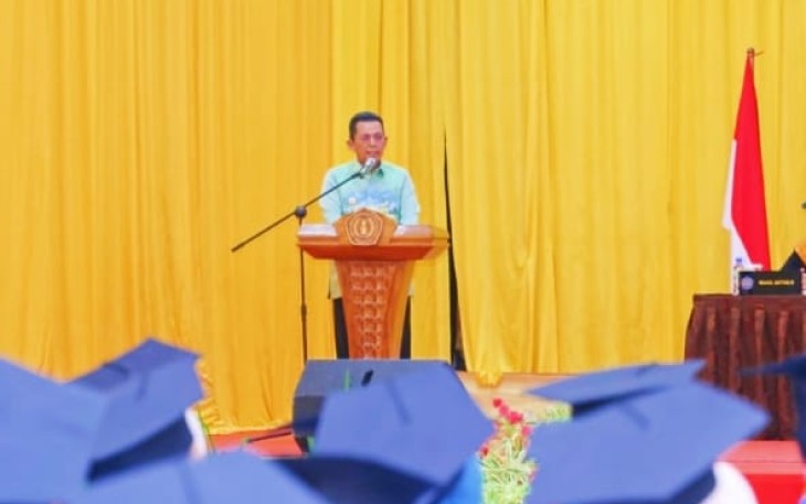 Gubernur Ansar Ahmad dalam Sidang Senat Terbuka Sekolah Tinggi Ilmu Sosial dan Ilmu Politik (STISIPOL) Raja Haji Tanjungpinang dalam rangka Wisuda Tahun Akademik 2025 yang digelar di Mega Ballroom CK Hotel Tanjungpinang, Sabtu (20/12/2025).