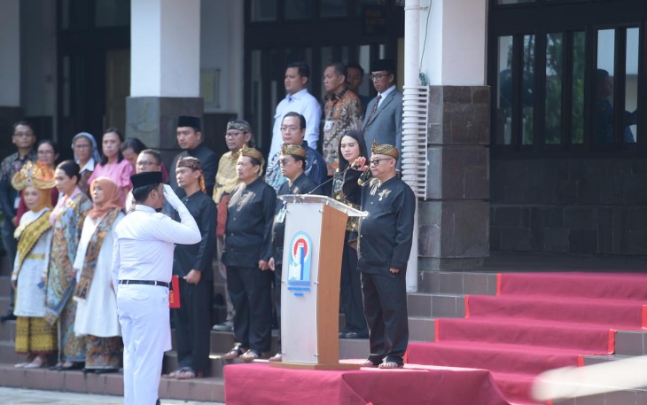  Kementerian Pendidikan Dasar dan Menengah (Kemendikdasmen) menggelar upacara peringatan Hari Pendidikan Nasional (Hardiknas) Tahun 2025 di Bogor, Jawa Barat, Jumat (2/5)