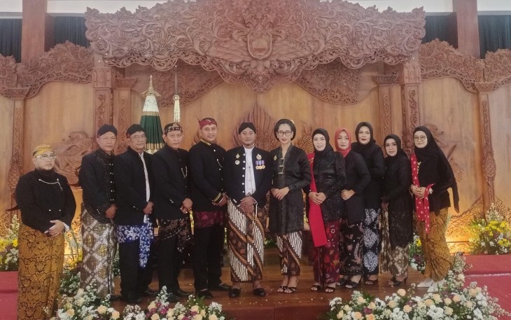 Dandim 0801/Pacitan Letkol Arh Imam Musahirul, S.H., M.I.P. berserta istri dan jajaran unsur forkopimda Kabupaten Pacitan menghadiri prosesi acara perayaan Hari Jadi ke-280 Tahun 2025 Kabupaten Pacitan yang di gelar dengan meriah di Pendopo Tumenggung Mas Djogokarjo Kabupaten Pacitan, Senin (17/2/2025)