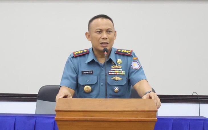 Jam Komandan yang dipimpin oleh Komandan Satlinlamil 2 (Dansatlinlamil 2) Kolonel Laut (P) Sobarudin, M.Tr. Hanla., serta dihadiri seluruh Prajurit dan ASN jajaran Satlinlamil 2 di Gedung Laut Banda Mako Satlinlamil 2 Surabaya, Rabu (5/3)