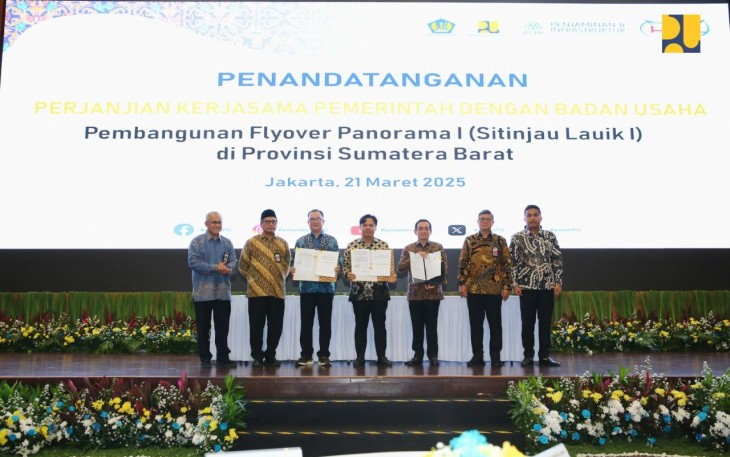 Sekretaris Jenderal Kementerian Pekerjaan Umum (PU) Mohammad Zainal Fatah mewakili Menteri PU Dody Hanggodo menyaksikan kegiatan penandatanganan Perjanjian Kerja Sama Pemerintah dengan Badan Usaha (KPBU) untuk proyek pembangunan Flyover Panorama I (Sitinjau Lauik I) di Provinsi Sumatera Barat, Jumat (21/03/2025), di Auditorium Kementerian PU