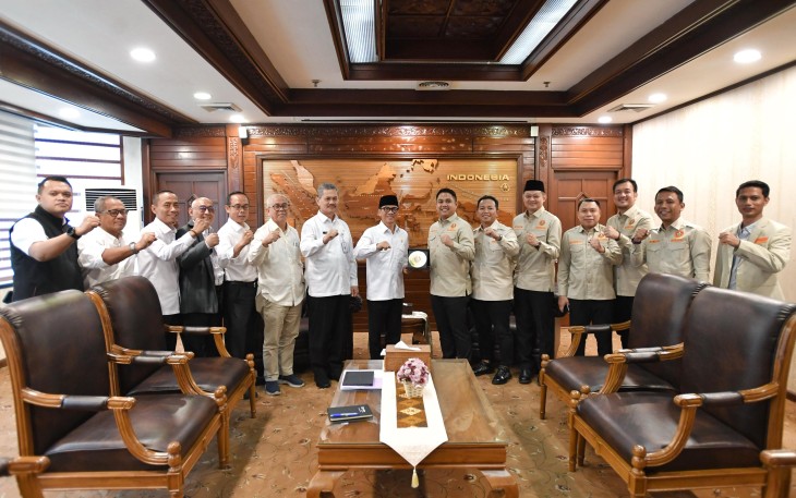  Menteri Desa dan Pembangunan Daerah Tertinggal (Mendes PDT) Yandri Susanto menerima audiensi Ketua Umum PP Pemuda Muhammadiyah, Dzulfikar Ahmad Tawalla dan jajarannya, di ruang kerjanya, Kantor Pusat Kemendes PDT, Kalibata, Jakarta Selatan, Selasa (11/3/2025)