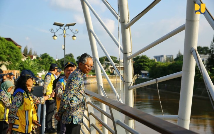 Menteri Pekerjaan Umum (PU) Dody Hanggodo Dalam kunjungannya ke infrastruktur pengendali banjir di Bendung Bekasi dan Sodetan Ciliwung pada Rabu (5/3/2025)