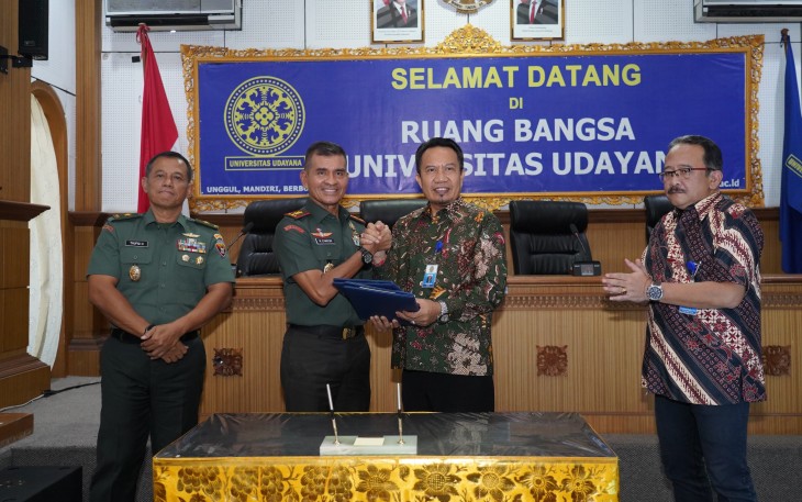 Perjanjian Kerja Sama (PKS) antara Pangdam IX/Udayana, Mayjen TNI Muhammad Zamroni, S.IP., M.Si., dan Rektor Universitas Udayana, Prof. Ir. I Ketut Sudarsana, ST., Ph.D., yang berlangsung di Gedung Rektorat Universitas Udayana, Jimbaran, Bali, pada Rabu (5/3/2025)