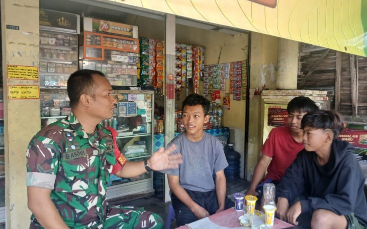 Babinsa Koramil Ngawi Sampaikan Kepada Pemuda Tentang Bahayanya Narkoba