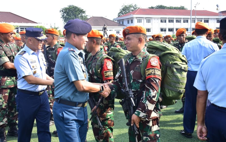 Panglima Kolinlamil Dampingi Kasau Sambut Satgas Pamtas RI-PNG Kewilayahan 