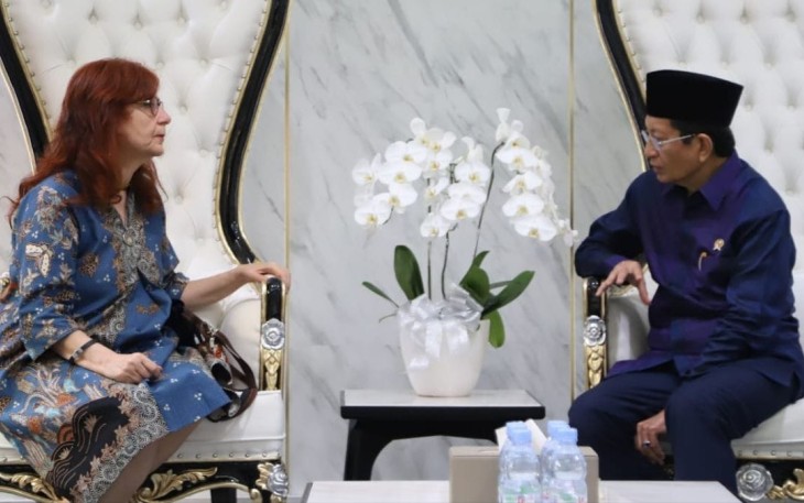 Menteri Agama Nasaruddin Umar, menerima kunjungan Duta Besar Yunani untuk Indonesia, Stella Bezirtzoglou, di Kantor Kementerian Agama Pusat, Jakarta, Kamis (8/5/2025)