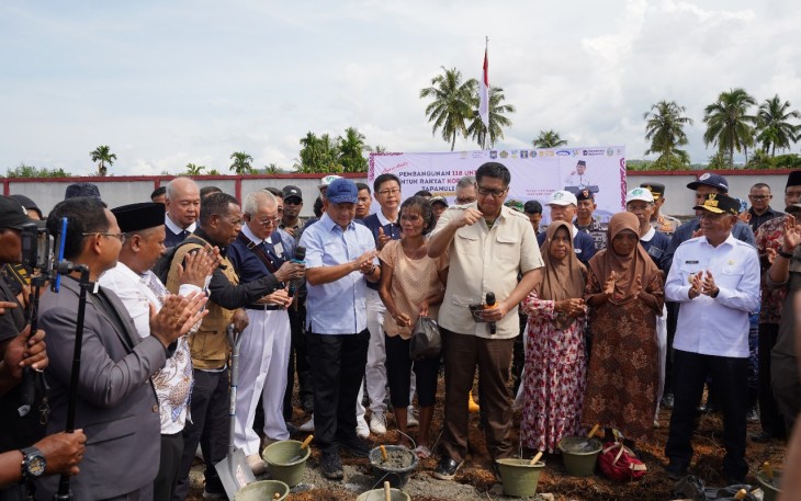 Mendagri saat acara groundbreaking huntap di Asrama Haji Tapanuli Tengah, Sumut, Minggu (21/12/2025).