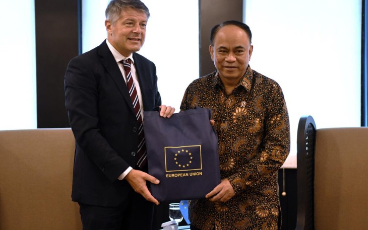 Menkop usai menerima kunjungan kehormatan Duta Besar Uni Eropa untuk Indonesia, Mr. H.E Denis Chaibi dan delegasi di Jakarta, Jumat (11/4)