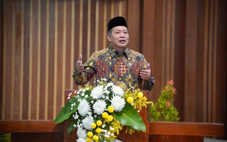 Menkop Ferry dalam sambutannya pada acara Sharing Session bertema “Program Koperasi Desa/Kelurahan Merah Putih” di Balairung UKSW, Selasa (2/12).