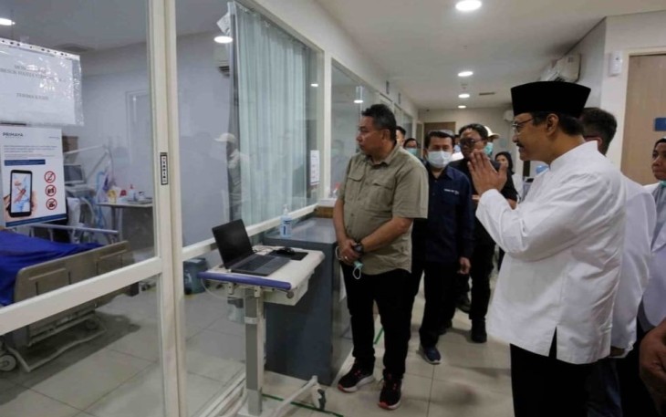 Mensos Saifullah Yusuf (Gus Ipul) saat Jenguk Korban Luka Berat Unjuk Rasa di RS Primaya Makassar