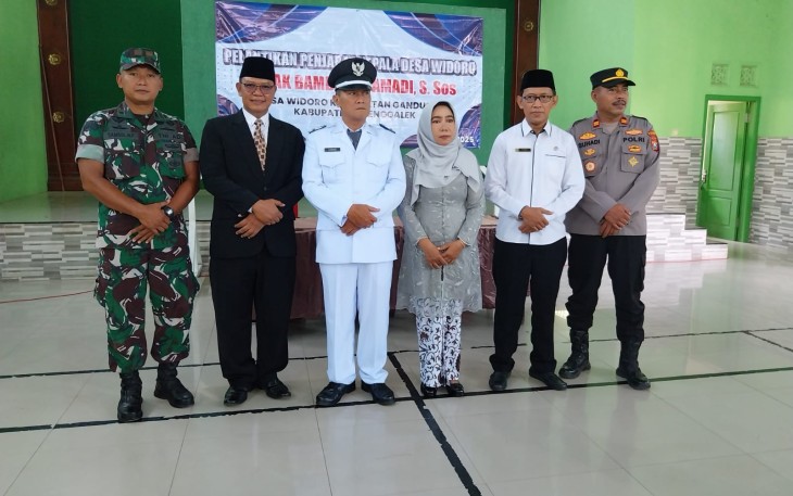 Danramil 0806-06/Gandusari, Lettu Samsul Hadi Purnomo, bersama Kapolsek dan Camat Gandusari Hadiri Pelantikan Pj Kades Desa Widoro, Kecamatan Gandusari, Rabu (5/3/2025)