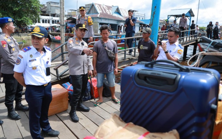 Kapolres Indragiri Hilir AKBP Farouk Oktora Pantau Pos Pengamanan dan Armada Angkutan Perairan