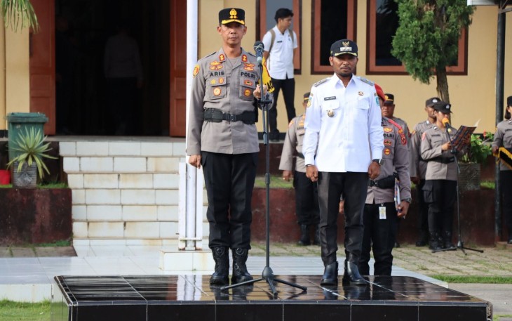 Kapolres pimpin apel diidampingi Wakil Bupati Biak Numfor, Jimmy Carter Rumbarar Kapisa