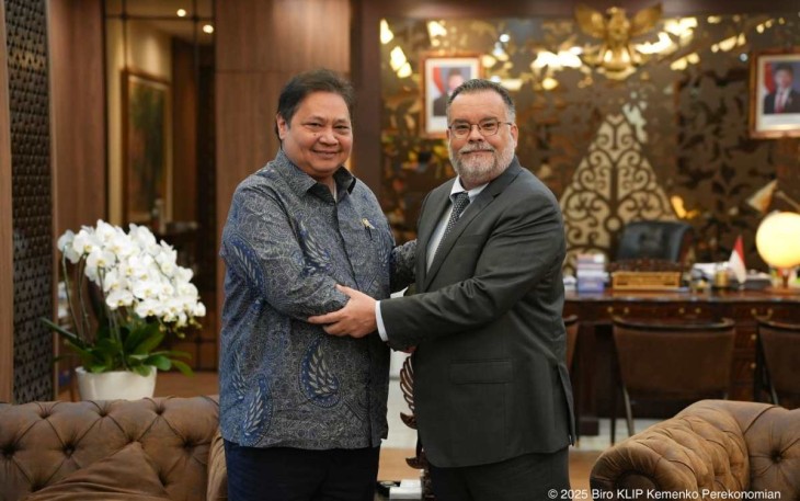 Menko Perekonomian Airlangga Hartarto bersama Dubes Chile Mario Ignacio Artaza di Jakarta 