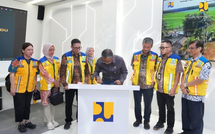 Menteri Pekerjaan Umum (PU) Dody Hanggodo meresmikan Pusat Informasi Terpadu (Command Center) Balai Besar Wilayah Sungai (BBWS) Sumatera VIII di Palembang, Jumat (2/5)