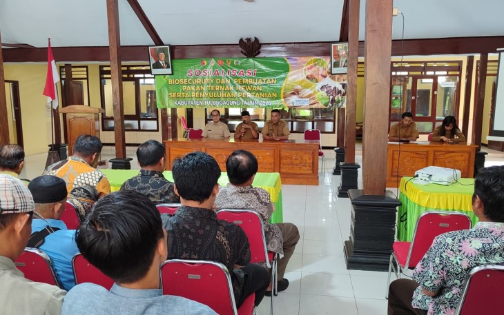 Satgas TMMD ke-123 Tulungagung Gelar Sosialisasi Biosecurity dan Pembuatan Pakan Ternak