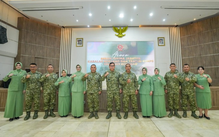 Kepala Staf Kostrad (Kaskostrad) Mayor Jenderal TNI Syafrial memimpin langsung upacara serah terima jabatan (Sertijab) pejabat Kostrad, antara lain Wair Kostrad, Kasdivif 2 Kostrad, Kasdivif 1 Kostrad, Kaku Kostrad, Kapen Kostrad, Kapuskodalops Kostrad, Kajas Kostrad dan Kabekang Kostrad, bertempat di Ruang Mandala, Markas Kostrad, Gambir, Jakarta Pusat, Kamis (6/2/2025)