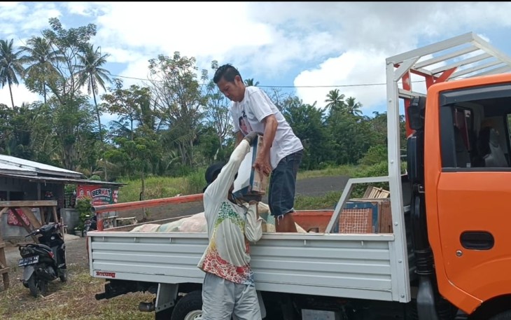 Foto Penyuplaian Material di Posko Satgas TMMD Ke-123 Kodim 1310/Bitung