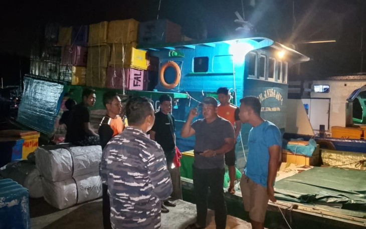 TNI AL Bersama Basarnas Tanjung Pinang Berhasil Menemukan Kapal yang Hilang Kontak di Perairan Selatan Pulau Numbing 