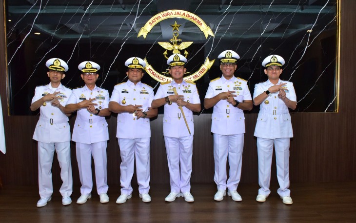  Panglima Kolinlamil Laksda TNI Hudiarto Krisno Utomo, PSC(j) M.A., M.M.S., CHRMP memimpin upacara serah terima jabatan Asisten Intelijen (Asintel) Pangkolinlamil dan Pengukuhan Jabatan Kadiskes Kolinlamil