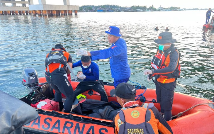 TNI AL Terjunkan TIM Sar Untuk Evakuasi Korban Tenggelam di Teluk Kendari