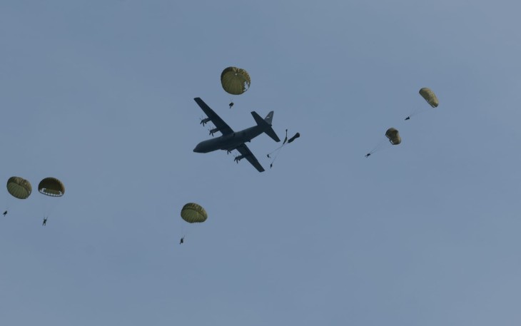 Latihan Komando Gabungan (Kogab) TNI yang terintegrasi Tahun 2025 di kawasan Bandara PT IMIP, Morowali, Sulawesi Tengah, Kamis (20/11/2025).