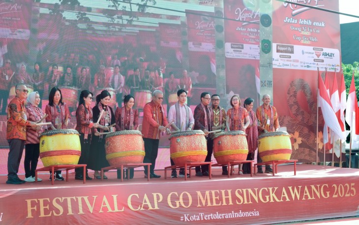 Wakil Presiden Republik Indonesia, Gibran Rakabuming Raka, menghadiri Festival Cap Go Meh 2025 di Singkawang, Kalimantan Barat, yang berlangsung meriah pada Rabu, 12 Februari 2025