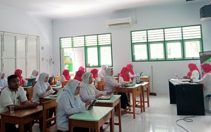 Ilustrasi guru madrasah 