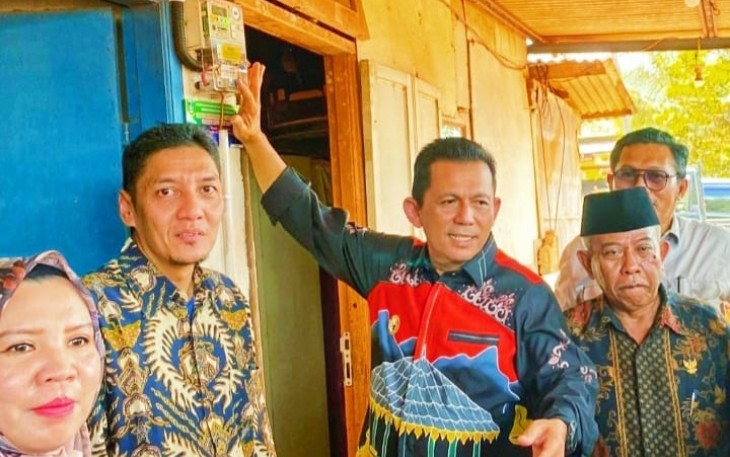 Gubernur Kepri H Ansar Ahmad secara resmi meresmikan masuknya program Kepri Terang tersebut pada Sabtu (31/1/2026) di Lapangan Sepakbola Kampung Tembesi Sidomulyo.