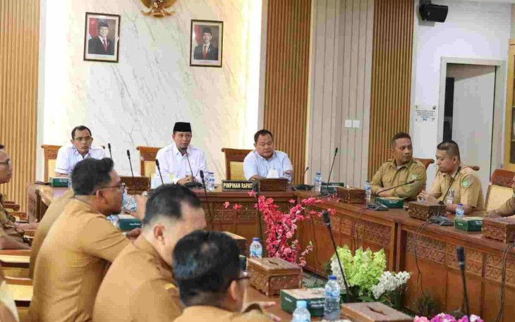 Pansus DPRD Kota Batam saat Gelar Rakor dengan Seluruh Lurah