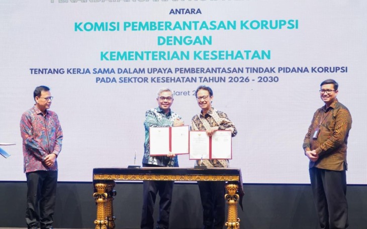 Menkes Budi Gunadi Sadikin saat menandatangani PKS dengan KPK di Jakarta, Rabu (11/3)