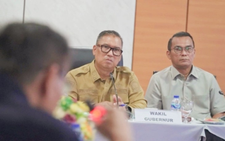  Wagub Nyanyang saat memimpin rakor lintas sektoral bidang pariwisata Kepulauan Riau di Kantor Graha Kepri Batam Centre, Selasa (21/4/2026).