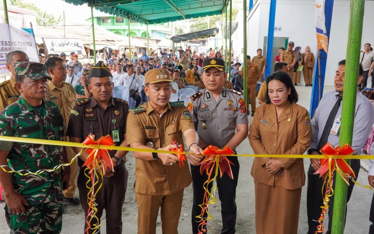 Wali Kota Tebing Tinggi, H. Iman Irdian Saragih, secara resmi meresmikan Pasar Inpres yang berlokasi di Jalan Gurami, Senin (19/01/2026)