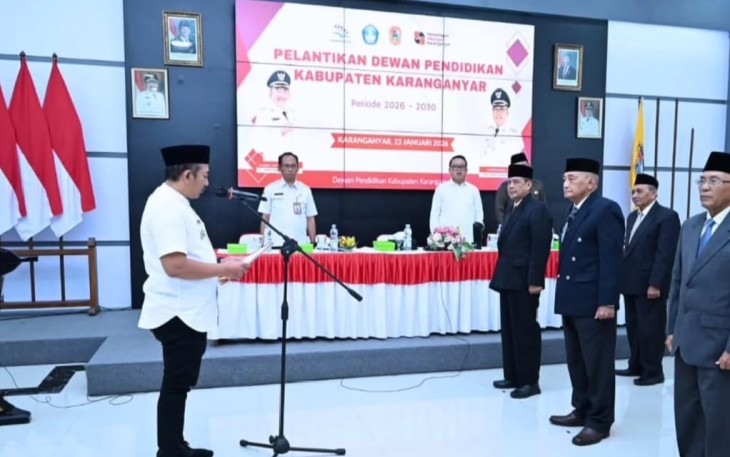 Bupati Rober Christanto melantik pengurus Dewan Pendidikan Kabupaten Karanganyar Masa Bakti 2026–2030, di Gedung Setda Karanganyar, Jumat (23/1/2026)