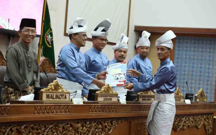 DPRD Kota Batam saat Sahkan Perda Lembaga Adat Melayu (LAM)