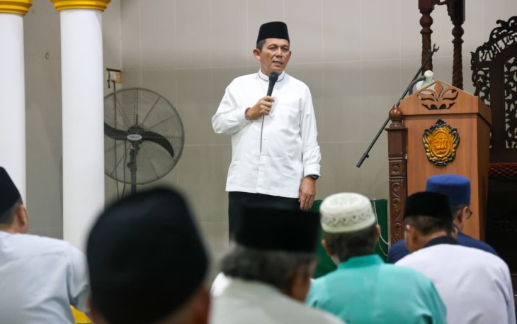 Gubernur Kepulauan Riau Ansar Ahmad saat Safari Ramadan 1447 Hijriah dengan mengunjungi Masjid Al-Maghfiroh di Kota Tanjungpinang, Jumat (6/3/2026).
