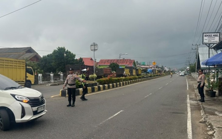 Personel Polres Mukomuko Kawal Kegiatan Masyarakat 