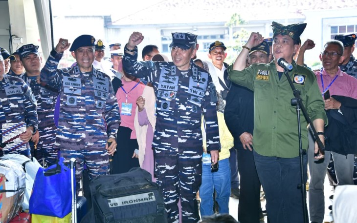 TNI AL Berangkatkan Pemudik Lintas Rute Jakarta-Bangka Belitung Gunakan KRI Semarang-594