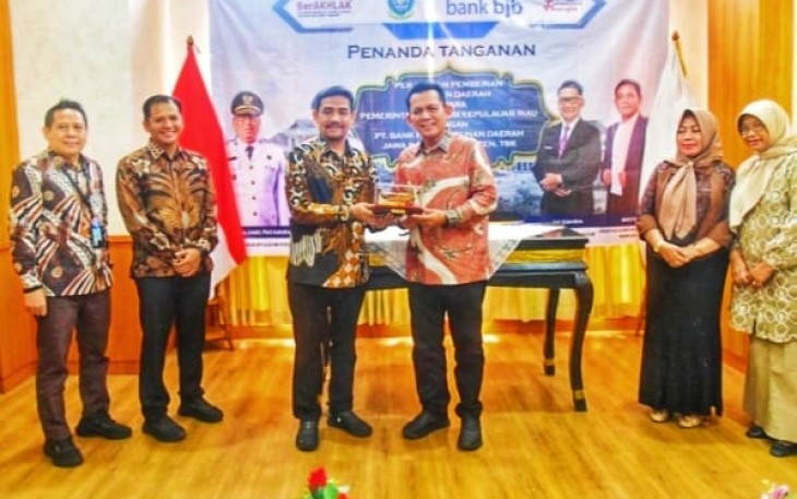 Pemprov Kepri saat Teken Perjanjian Pinjaman Daerah dengan Bank BJB