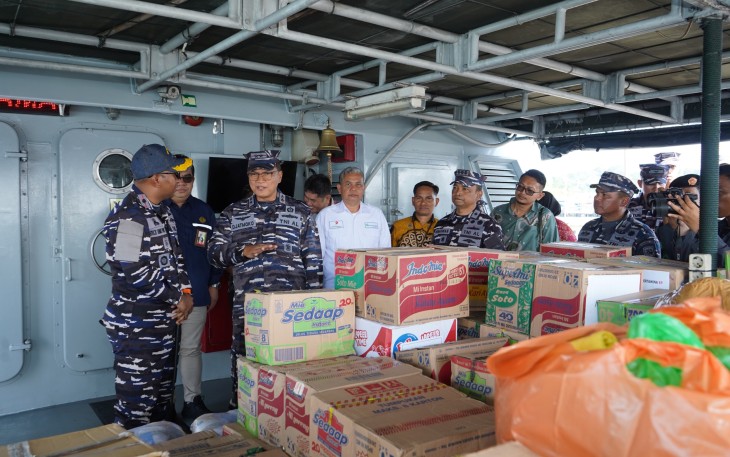  TNI AL Kirim Kembali Bantuan Logistik  ke Halmahera Utara dan Barat 