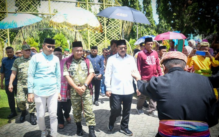 Kedatangan Pangdam XIII Merdeka, Mayjen TNI Mirza Agus disambut dengan adat Mopotililo di Tilamuta