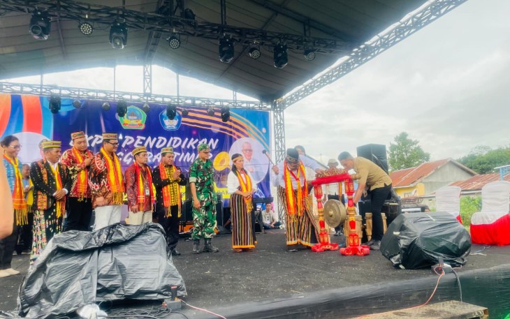 Bupati Manggarai Timur, Agas Andreas, SH., M.Hum, saat membuka Expo Pendidikan dan Kebudayaan Ke-V di Lapangan Fernandez Borong pada Selasa (28/4).