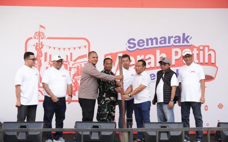 BRI Region 6 Meriahkan Pasar Malaka Rorotan, Dibuka dengan Simbolis Penumbukan Padi